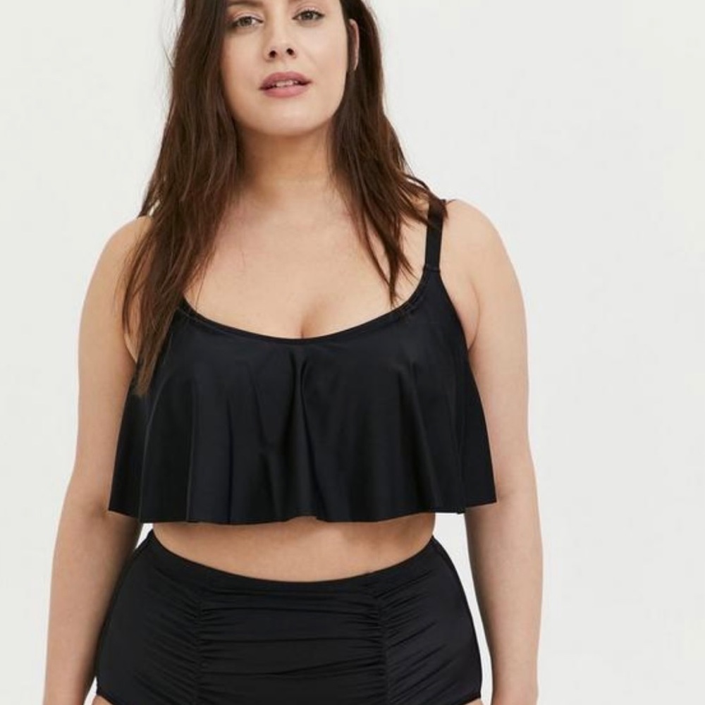 Torrid Wireless Flounce Bikini Top Size 2X Black. Worn Once